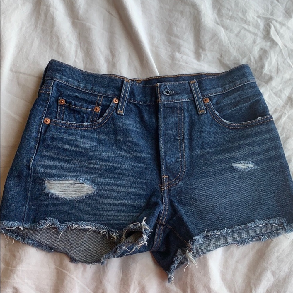 High rise Levi’s denim shorts
